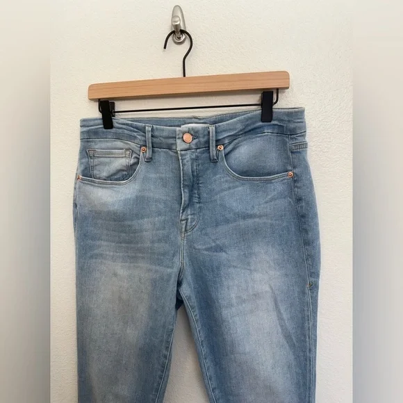 Good American Good Legs Split Hem Skinny Jeans Light Wash Size 12/31 - Picture 5 of 12